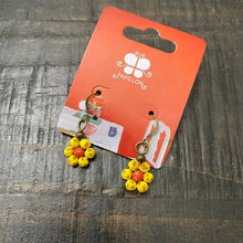 Load image into Gallery viewer, Ceramic Daisy Earring