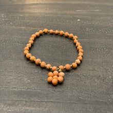 Load image into Gallery viewer, Ceramic Daisy Bracelet