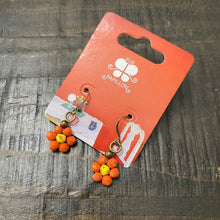 Load image into Gallery viewer, Ceramic Daisy Earring