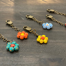 Load image into Gallery viewer, Ceramic Daisy Keychain