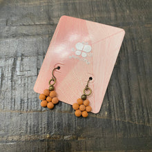 Load image into Gallery viewer, Ceramic Daisy Earring