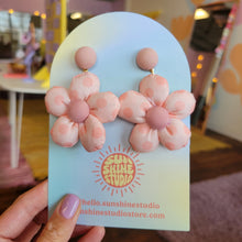Load image into Gallery viewer, Puffy Daisy Earrings
