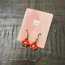 Load image into Gallery viewer, Ceramic Daisy Earring