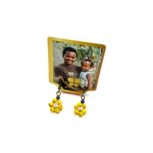 Load image into Gallery viewer, Ceramic Daisy Earring