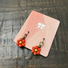 Load image into Gallery viewer, Ceramic Daisy Earring