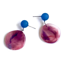 Load image into Gallery viewer, Mauve &amp; Denim Marbled Lucite Geo Drop Sarah Earrings