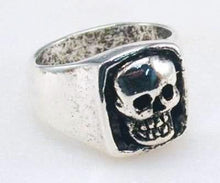 Load image into Gallery viewer, R17 Giant Skull Ring