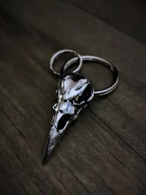 Load image into Gallery viewer, BBK-05 Raven Skull Keychain