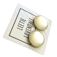 Load image into Gallery viewer, Off White Shell Glow Retro Button Stud Earrings