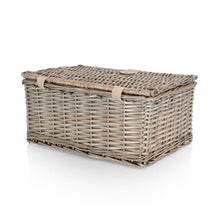 Load image into Gallery viewer, Classic Picnic Basket for 2