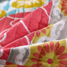 Load image into Gallery viewer, Tache Cotton Dreamy Meadow Patchwork Floral Quilt Set (JHW-568)