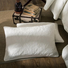Load image into Gallery viewer, Tache Vanilla Cream Ivory Paisley Damask Stitch Matelassé Cotton Quilt Set (JHW-643)