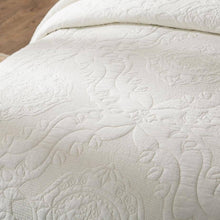 Load image into Gallery viewer, Tache Vanilla Cream Ivory Paisley Damask Stitch Matelassé Cotton Quilt Set (JHW-643)