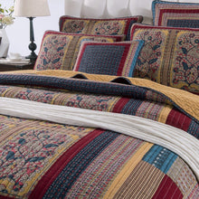 Load image into Gallery viewer, Tache Vineyard Cottage Floral Lightweight Patchwork Bedspread Quilt Set (JHW-827)