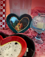 Load image into Gallery viewer, Medium Gilded Heart Dishes